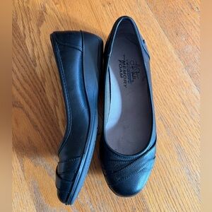 Life Stride Black Women's Slip-On Comfort Flats